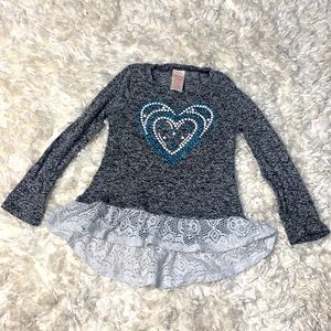 Cute gray girl’s heart shirt with with lace, high low trim size small 6/6x